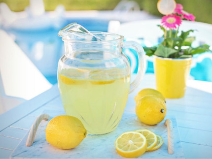 LEMONADE PITCHER SCENTSY WARMER, JUNE 2019 SPECIAL