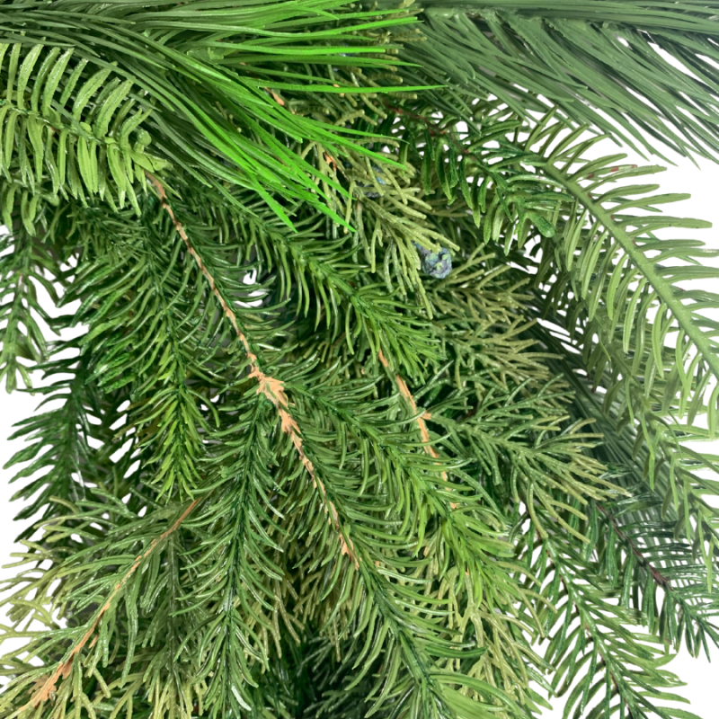 24" Belgium Pine Wreath w/ 54 Tips