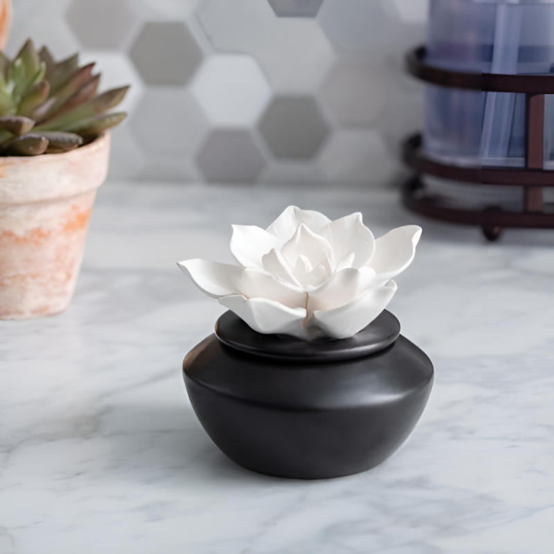 Porcelain Essential Oil Diffuser - Gardenia