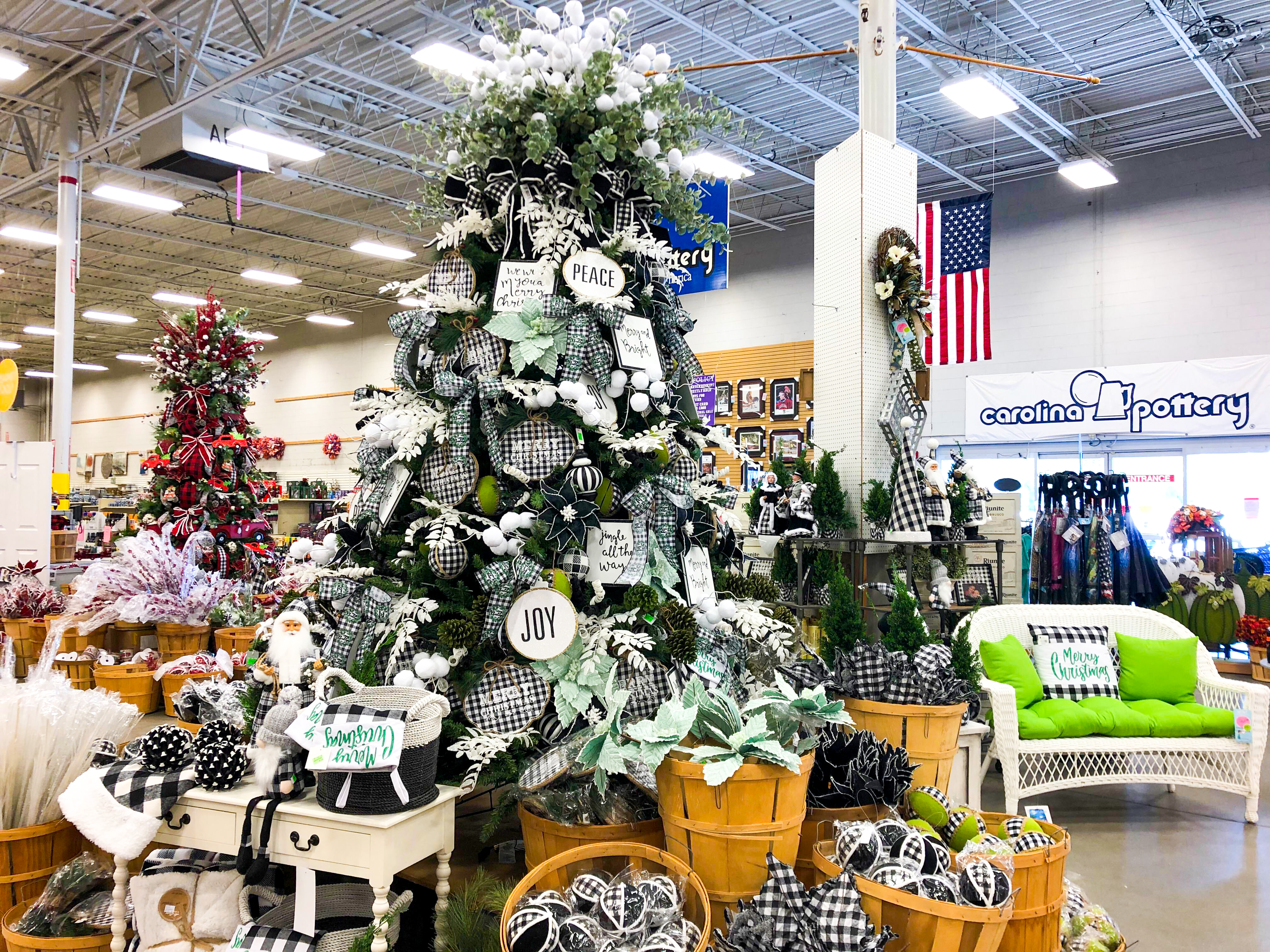 Columbia Black and White Christmas Tree